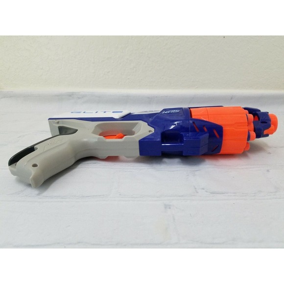 Nerf Elite Disruptor with 6 Darts. - Picture 4 of 8